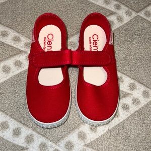 Cienta red Mary janes in size 25